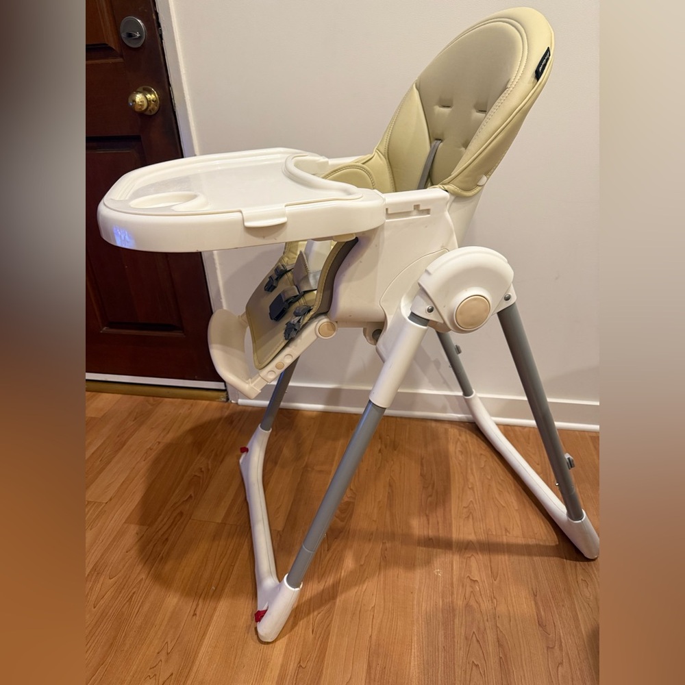 Cream High Chair with Adjustable Tray